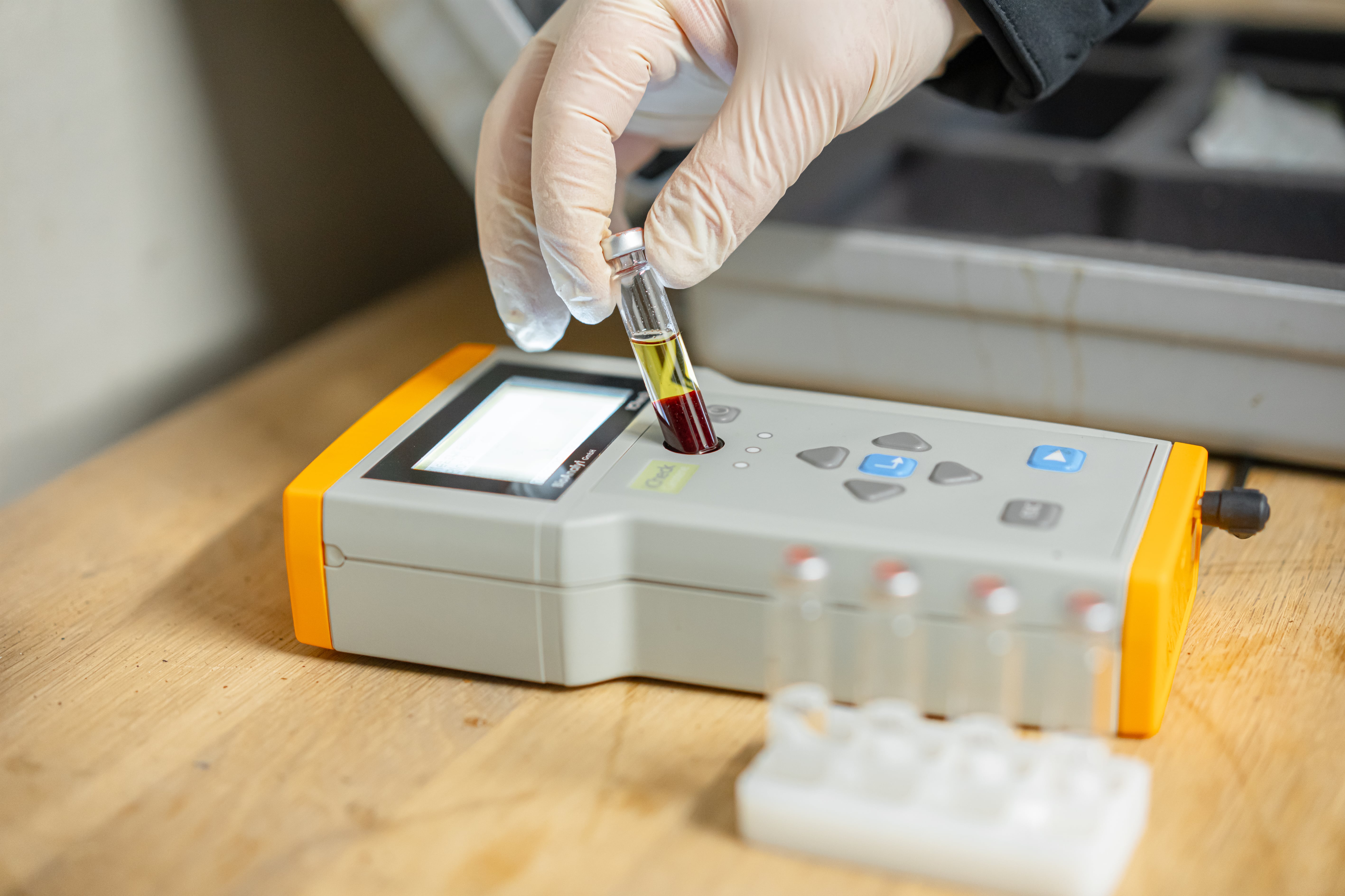 Blutprobenanalyse mit elektronischen Messgerät
